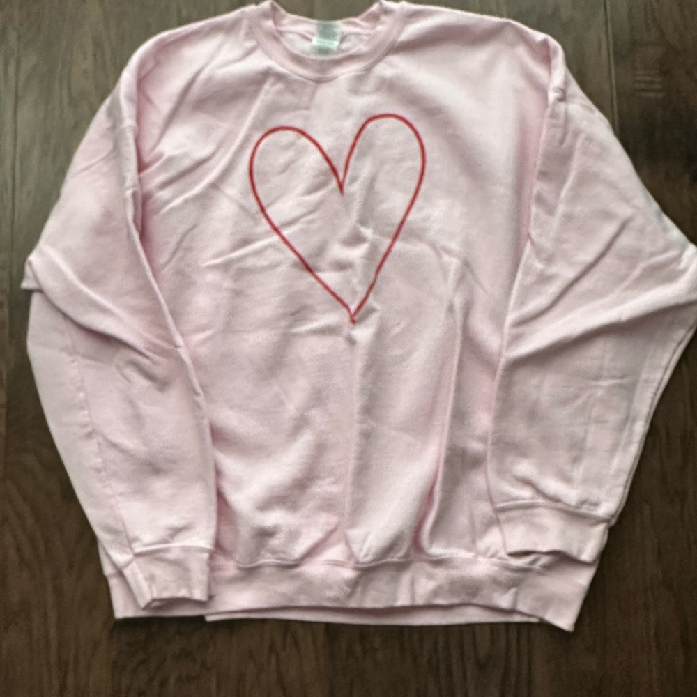 Gildan Pink and Red Crew Neck Sweaters